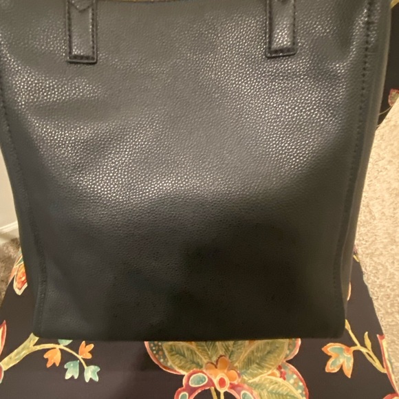 Beautiful Marc Jacobs Signet Black Leather Tote - Picture 6 of 10